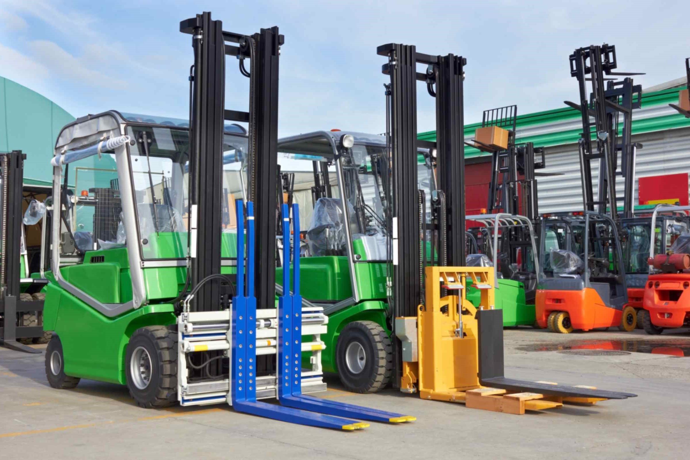 iStock-160542145_Forklifts